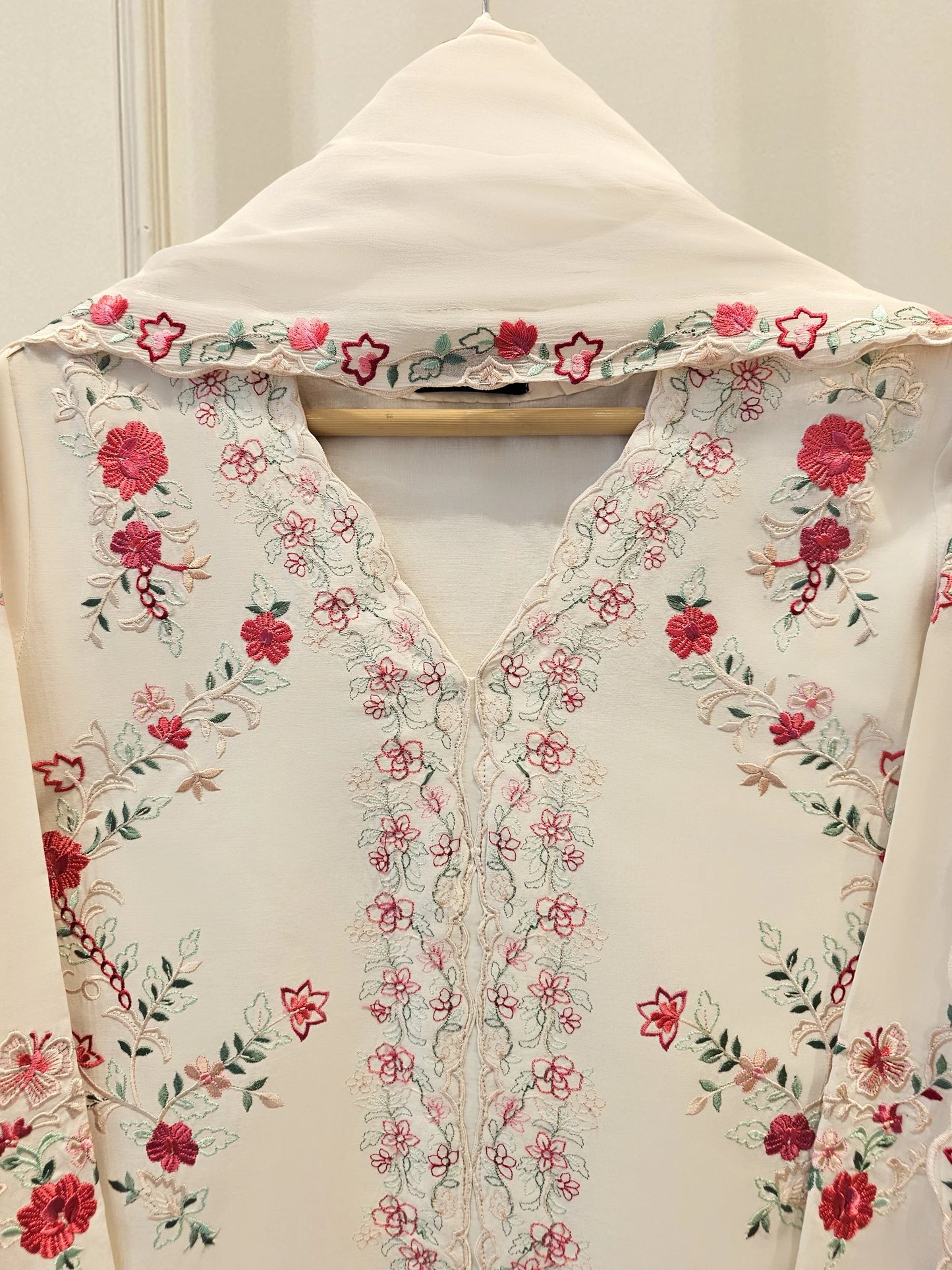 3 Piece - Pure Embroidered Lawn Suit S111648