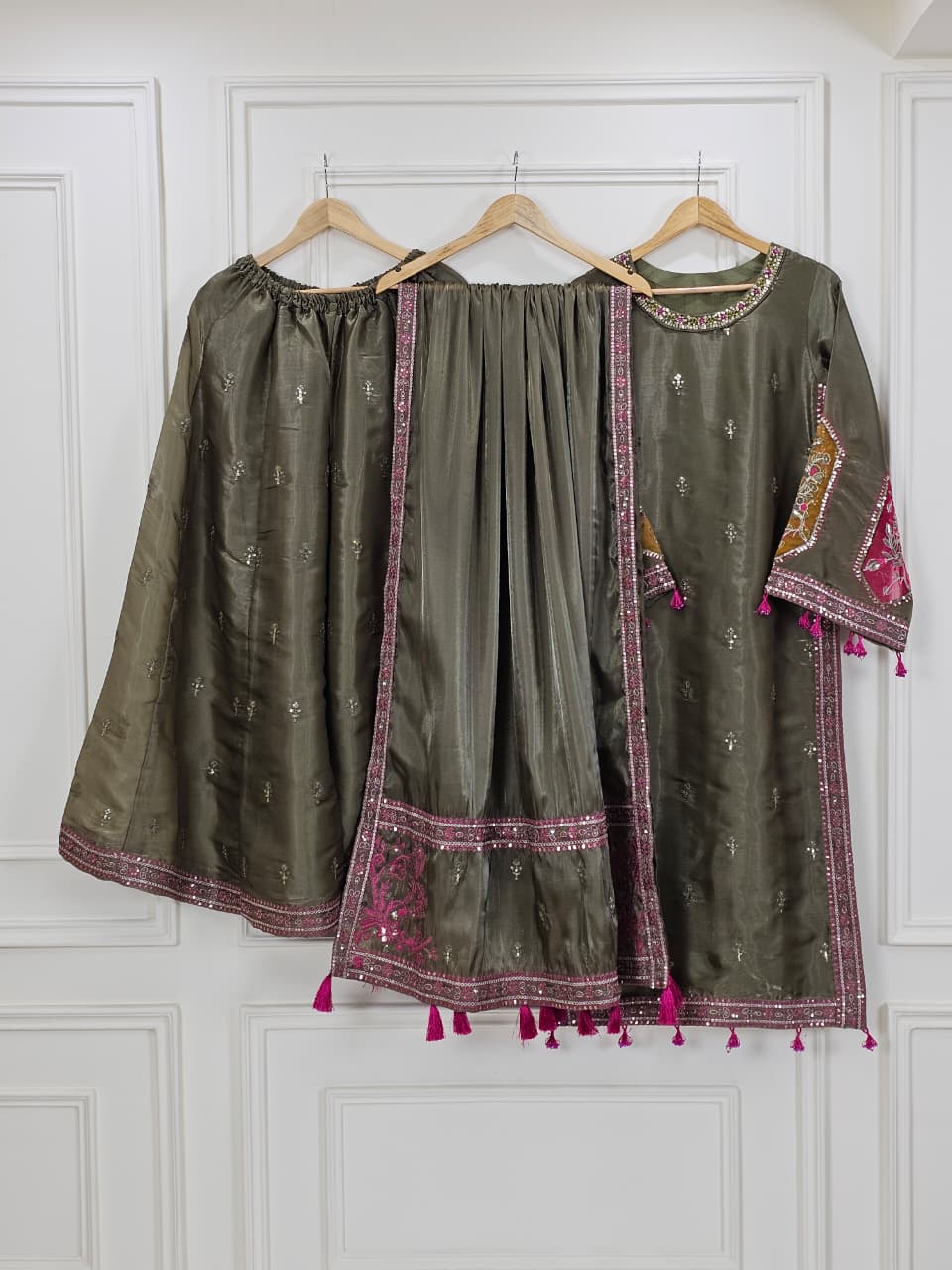 Three-piece Sheesha Silk Luxury Pret