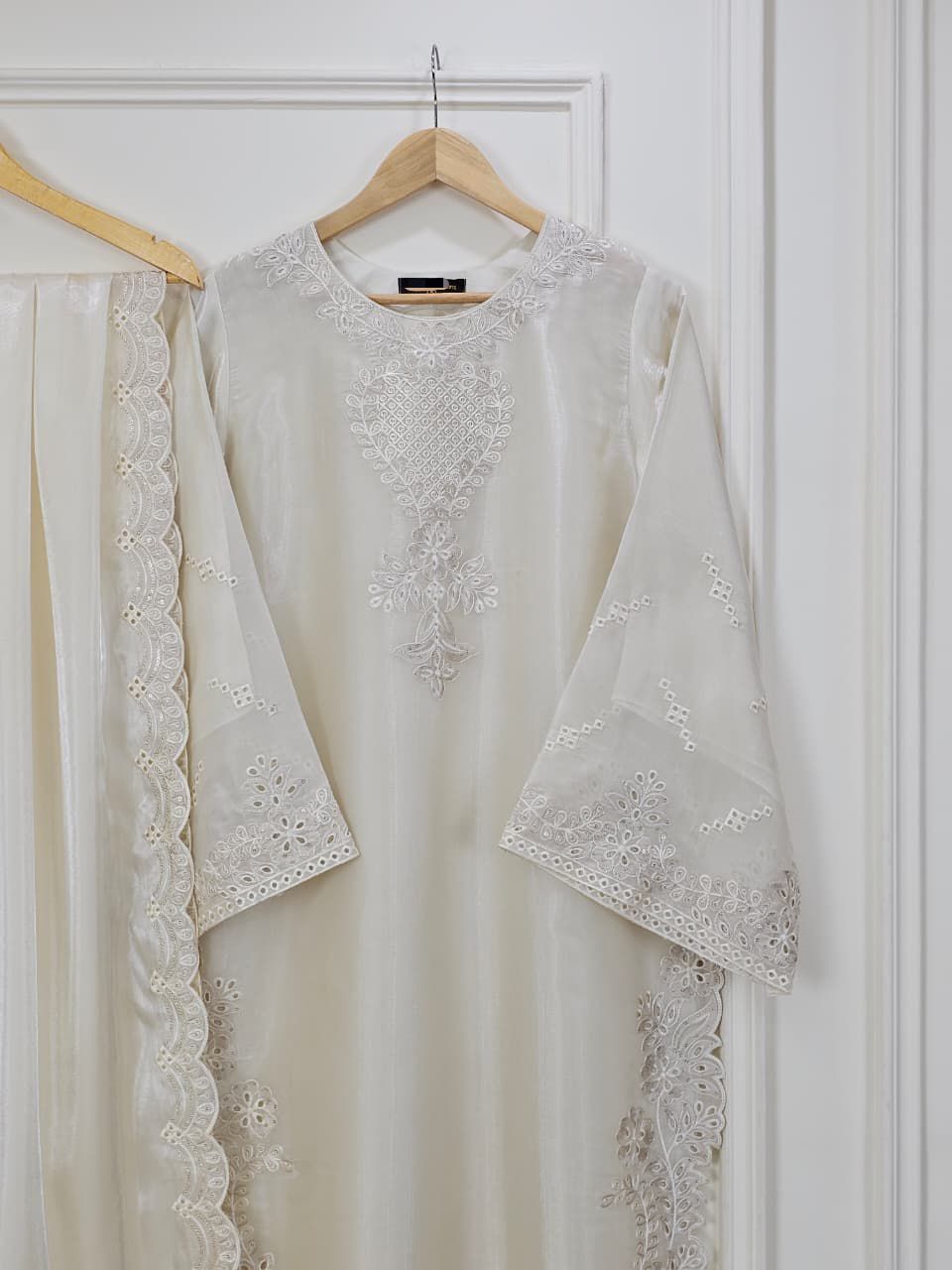 Three-piece Sheesha Silk Luxury Pret suit