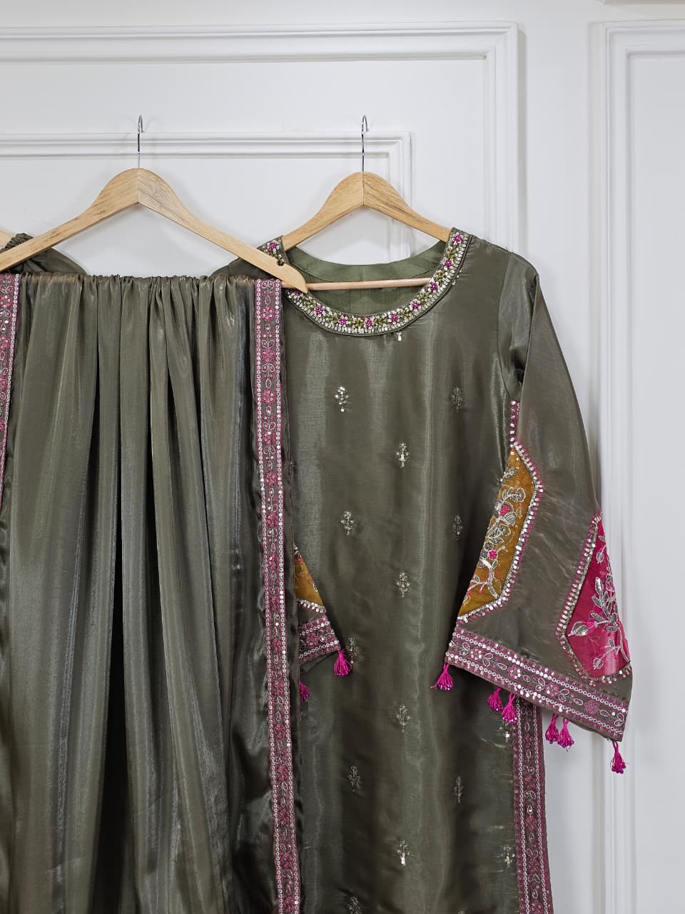 Three-piece Sheesha Silk Luxury Pret